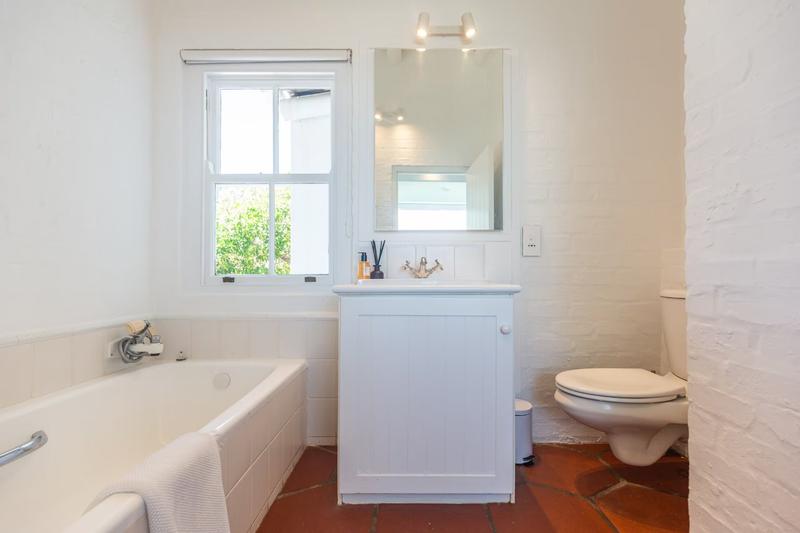 To Let 6 Bedroom Property for Rent in Beachy Head Western Cape